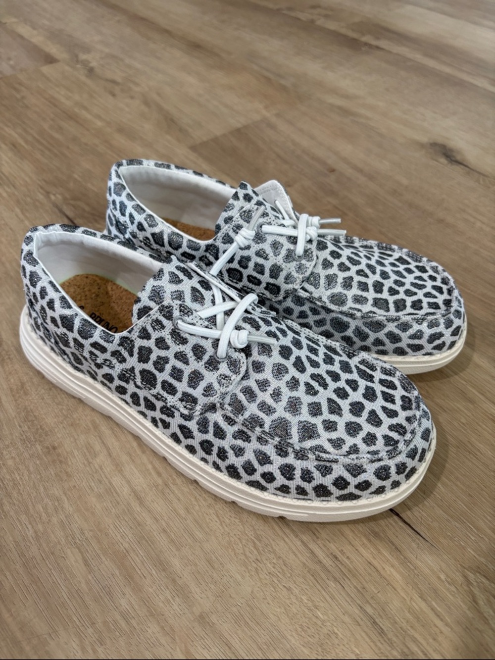 NEW Women’s Bruno Mark Slip On Leopard Print Sneakers